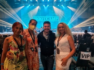 Diego El Mentor con Grupo en Entrenamiento Internacional